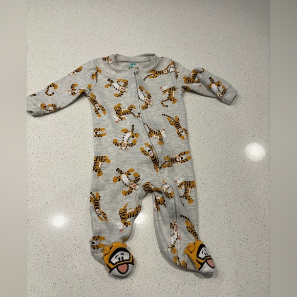 Disney and Gerber 4 piece bundle. Size 3-6 months - Picture 4 of 5